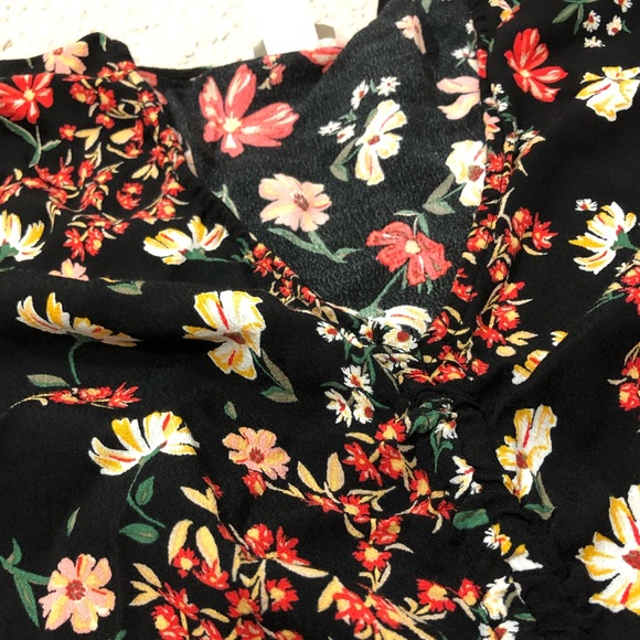 (3/40$) floral blouse - Picture 3 of 4